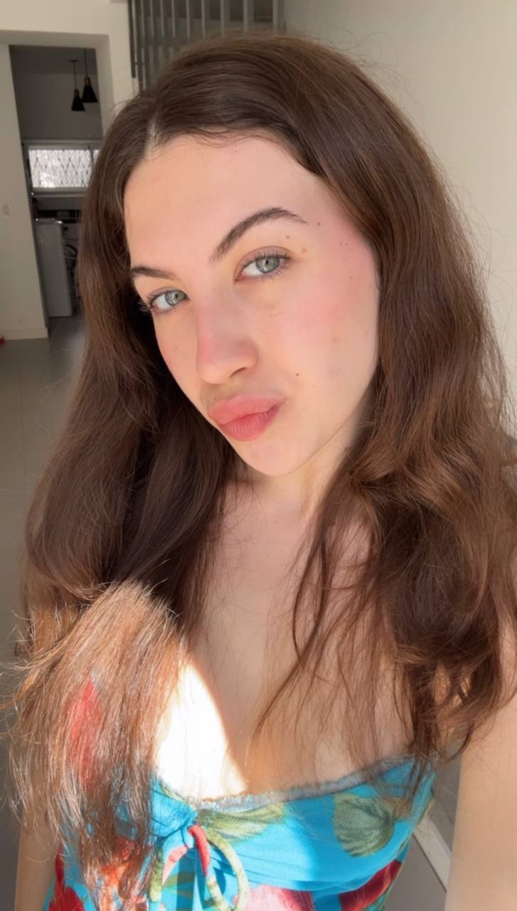 Nude girl Amber in Gaborone