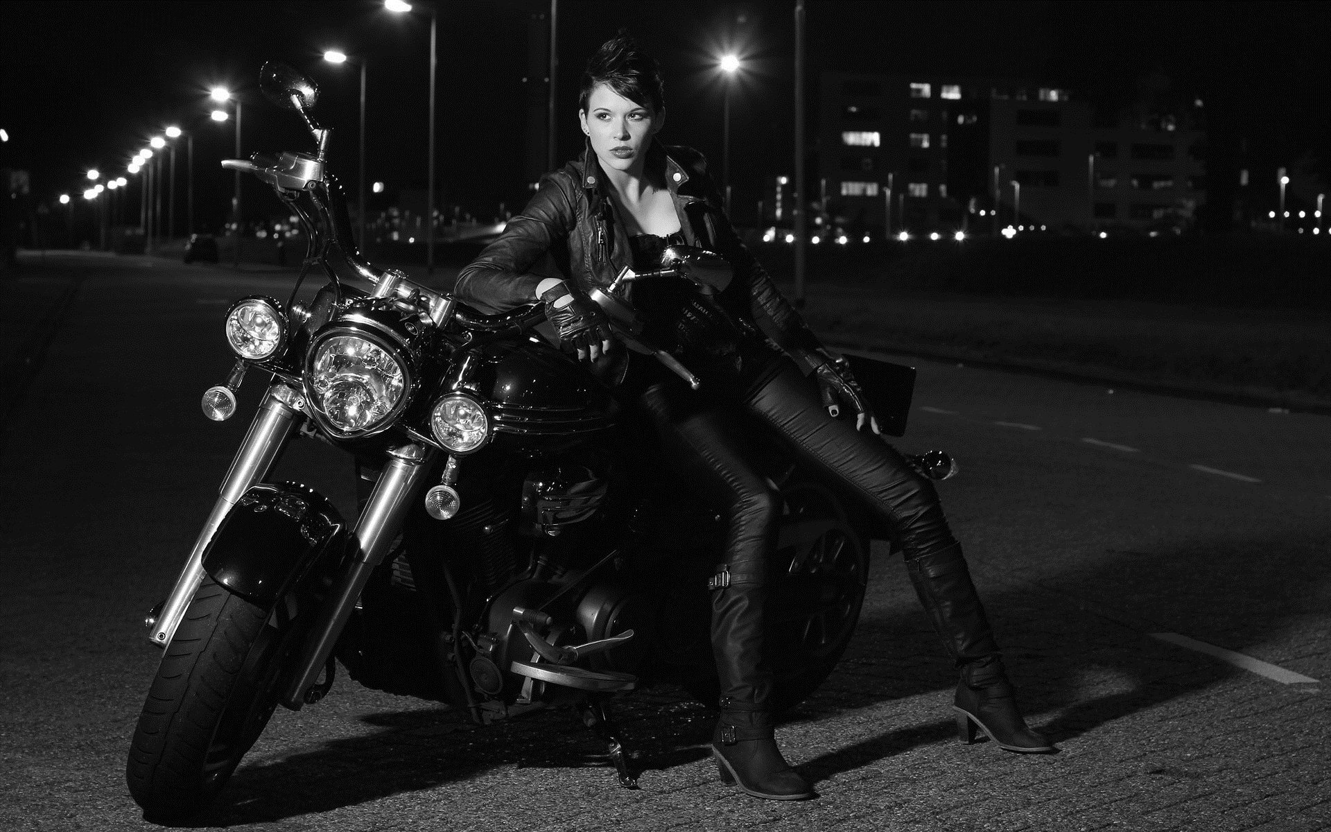 Photo Beautiful girls and motorcycles in Gaborone