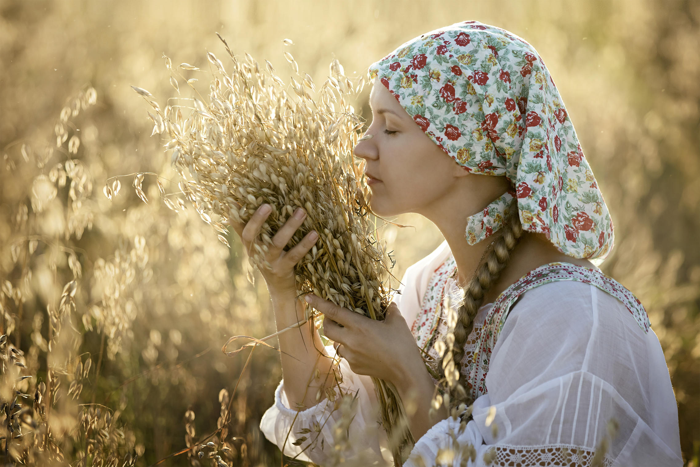 Photo Women in Slavic costumes in Gaborone